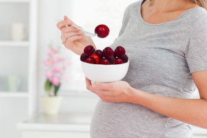 Eating-Plums-During-Pregnancy