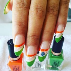 I'm a nail artist and hand painted this India set. It's inspired by the  traditional clothing, henna and flag of this country. I send my love and  share in the hopes for