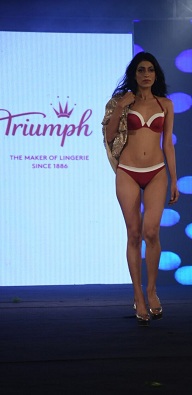 Stunning-Models-Walked-The-Ramp-For-The-Triumph-Fashion-Show-At-India-Intimate-Fashion-Week-2017-3