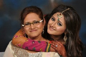 Rashami-Desai-With-Mother-Rasila-Desai-1
