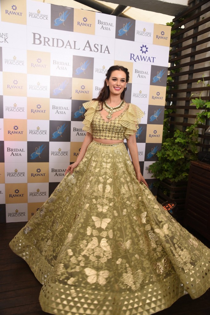 Evelyn-Sharma-In-Falguni-And-Shane-Peacock-And-Rawat-Jewels-At-The-Bridal-Asia-Preview